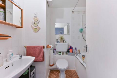 9 Porchfield Close, Sutton, SM2 6TU