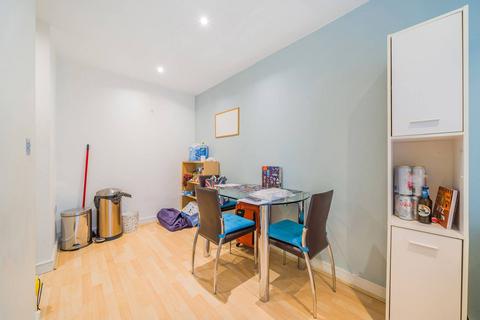 2 bedroom flat for sale, Westgate, Royal Docks, London, E16