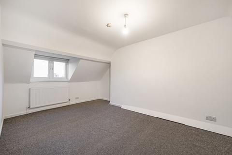 2 bedroom apartment to rent, Holmesdale Road London SE25