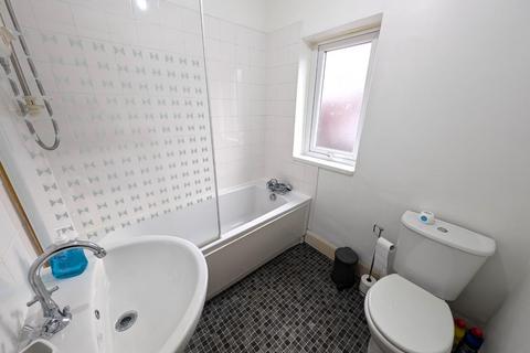 3 bedroom flat to rent, Simonside Terr, Heaton NE6