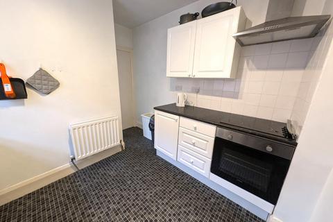 3 bedroom flat to rent, Simonside Terr, Heaton NE6