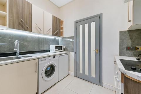 Studio to rent, Merton Road, Wimbledon SW19