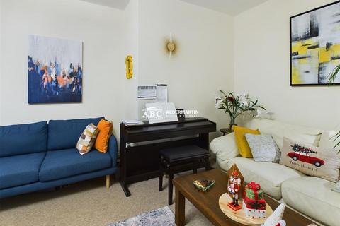 2 bedroom flat for sale, Sunny Gardens Road, London