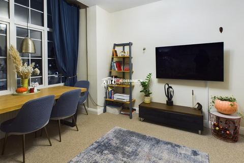 2 bedroom flat for sale, Sunny Gardens Road, London