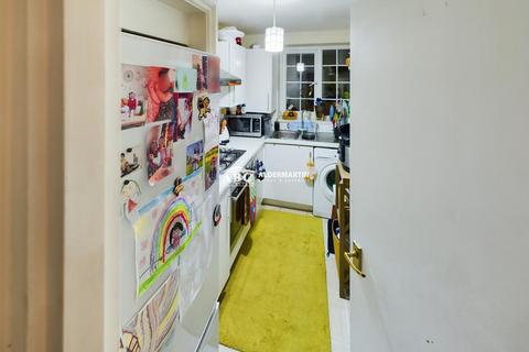 2 bedroom flat for sale, Sunny Gardens Road, London
