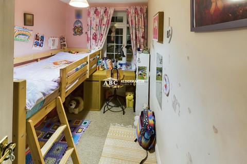 2 bedroom flat for sale, Sunny Gardens Road, London