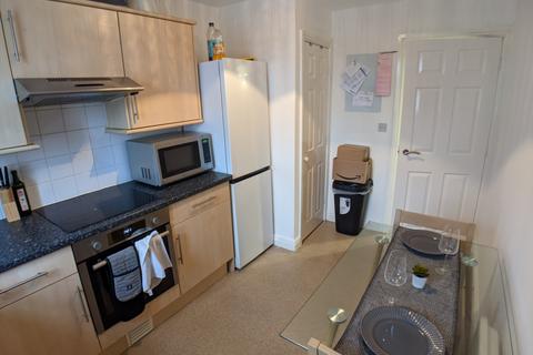 2 bedroom flat to rent, Plymouth Grove, Manchester M13