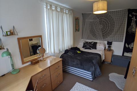 2 bedroom flat to rent, Plymouth Grove, Manchester M13