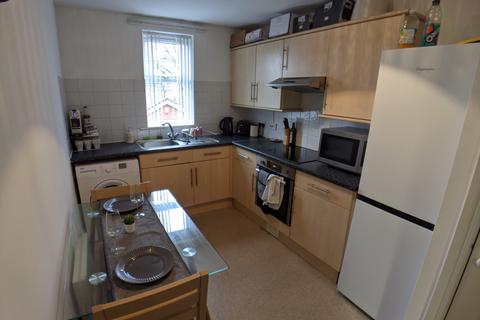 2 bedroom flat to rent, Plymouth Grove, Manchester M13