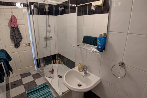 2 bedroom flat to rent, Plymouth Grove, Manchester M13