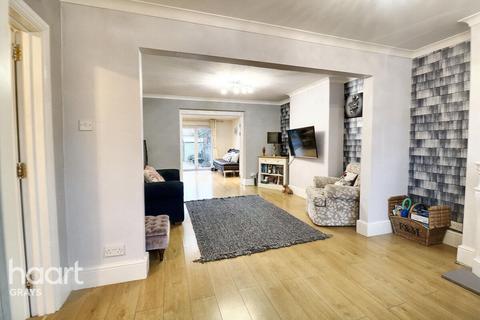 3 bedroom semi-detached house for sale, Lodge Lane, Grays