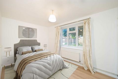 1 bedroom flat for sale, Walpole Close, London W13