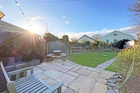 Crossways Forth Coth, Carnon Downs, Truro, TR3 6HH