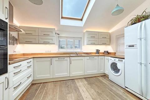 Crossways Forth Coth, Carnon Downs, Truro, TR3 6HH