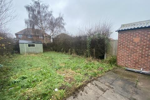 3 bedroom semi-detached house to rent, Halton Drive, Crewe