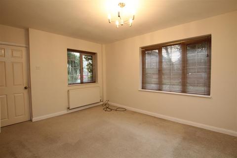 2 bedroom terraced house to rent, Grangewood Close, Brentwood