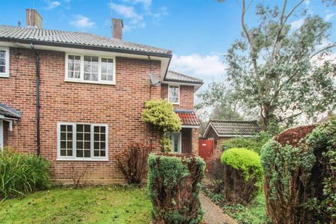 2 bedroom terraced house to rent, Grangewood Close, Brentwood