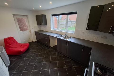 4 bedroom detached house to rent, Penstock Drive, Oldbury B69