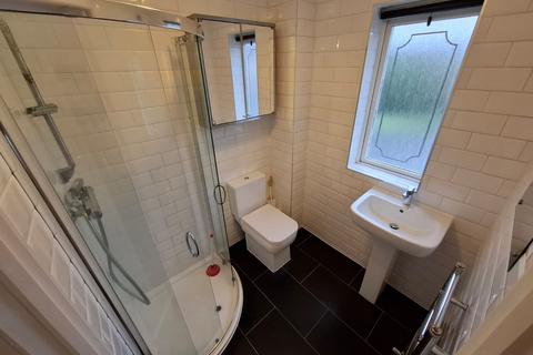 4 bedroom detached house to rent, Penstock Drive, Oldbury B69