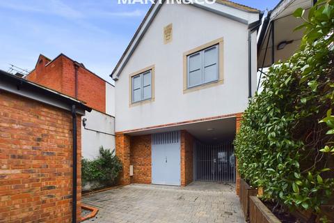 undefined, Peach Street, Wokingham