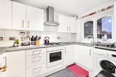 1 bedroom ground floor flat for sale, Lyndale Court, London Road, Redhill