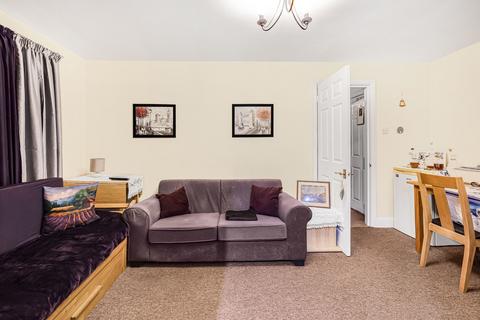 1 bedroom ground floor flat for sale, Lyndale Court, London Road, Redhill