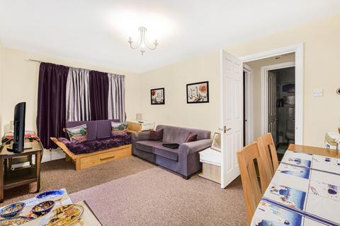 1 bedroom ground floor flat for sale, Lyndale Court, London Road, Redhill