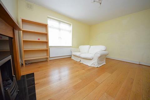 3 bedroom flat to rent, Gaskell Street, Clapham SW4