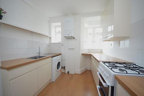 3 bedroom flat to rent, Gaskell Street, Clapham SW4