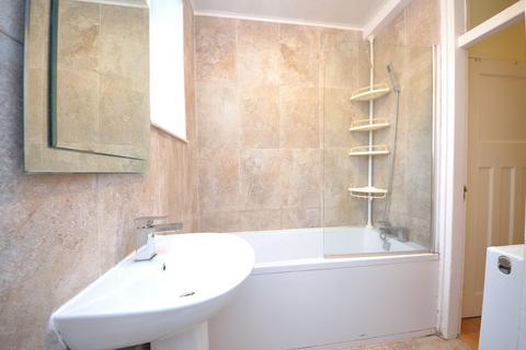 3 bedroom flat to rent, Gaskell Street, Clapham SW4