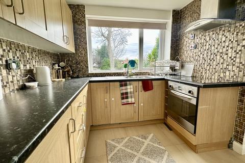 2 bedroom detached house to rent, Milford Grove, Gomersal