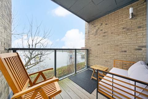 2 bedroom apartment for sale, Green Lanes Walk