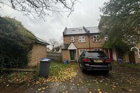 4 bedroom end of terrace house to rent, Chamberlayne Ave HA9