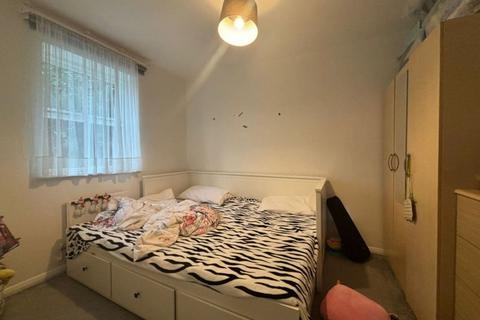 4 bedroom end of terrace house to rent, Chamberlayne Ave HA9