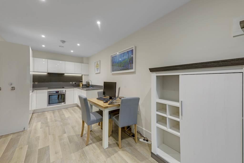 03-5fca81739-JJ-GWL-Flat 128 Corio House-11-small