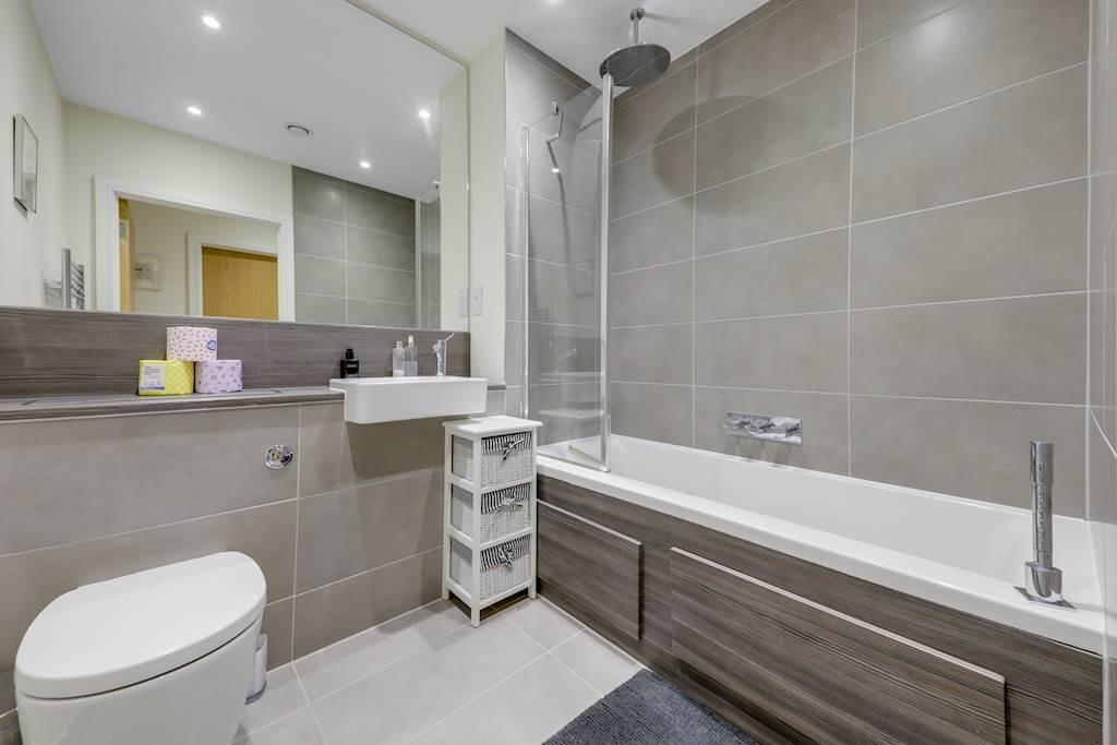 09-e95881739-JJ-GWL-Flat 128 Corio House-29-small