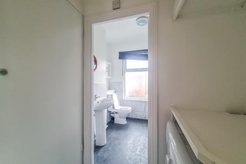 Studio to rent, Terront Road, London N15