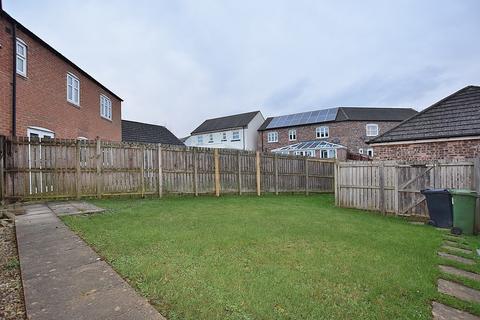 3 bedroom semi-detached house to rent, Horseshoe Close, Colburn