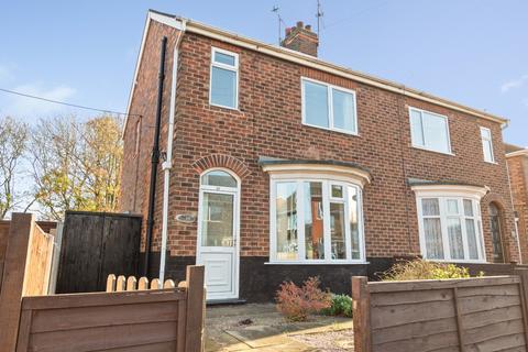 3 bedroom semi-detached house for sale, Warwick Road, Scunthorpe, DN16