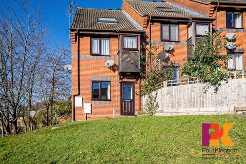 1 bedroom flat to rent, Garratts way, Downley HP13