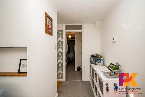 1 bedroom flat to rent, Garratts way, Downley HP13