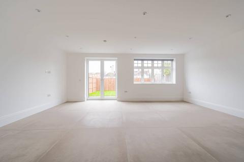 5 bedroom semi-detached house to rent, Abbey Road, EN1, Enfield, EN1