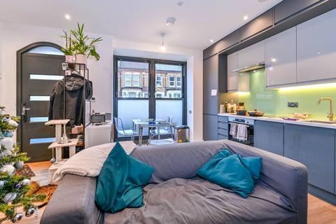 2 bedroom house for sale, Haringay Road, Harringay, London, N15