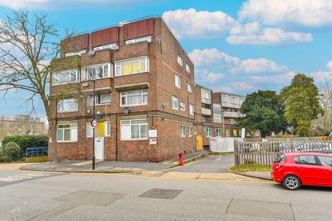 2 bedroom maisonette to rent, Stuart Crescent, Wood Green, London, N22