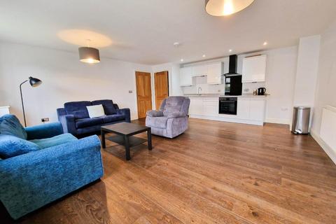 2 bedroom flat to rent, Bath Street, Stroud, GL5 3BZ