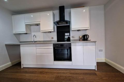 2 bedroom flat to rent, Bath Street, Stroud, GL5 3BZ