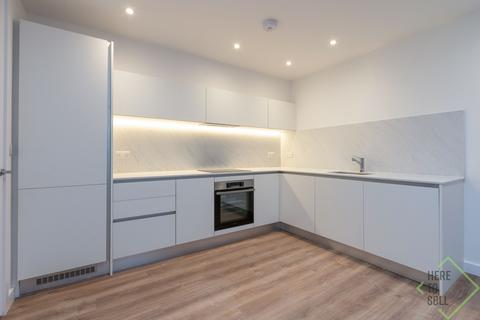 2 bedroom flat to rent, London N13