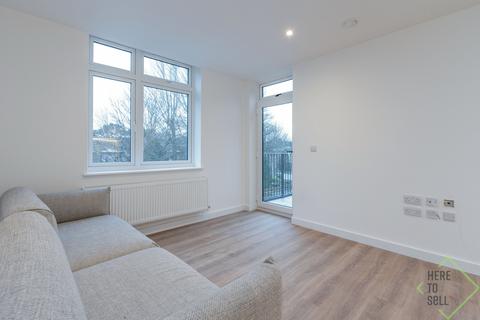 2 bedroom flat to rent, London N13