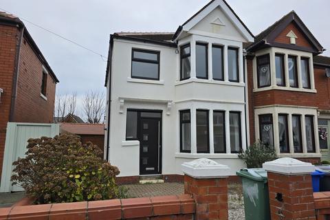 3 bedroom semi-detached house to rent, Lonsdale Avenue, Fleetwood FY7