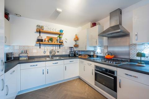 3 bedroom flat for sale, Pomeroy Street, London